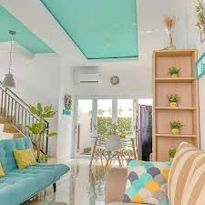 Ruang tamu yang nyaman tidak selalu harus mewah karena ruang tamu sederhana pun bisa terlihat elegan dan nyaman dengan teknik penataan yang tepat. 5 Ide Dekorasi Ruang Tamu Minimalis Yang Hangat Mudah Ditiru