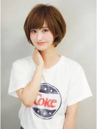 ひし形シルエットで大人かわいいショートボブ 50 代 髪型 ボブ ショートのヘアスタイル 髪型