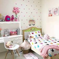 Nah, agar memiliki kamar tidur yang nyaman dan bersih, ini nggak cuma soal berapa lama sekali membersihkan kamar, tapi juga hiasan kamar tidur yang wajib anda punya di dalamnya. Ide Dekorasi Kamar Tidur Romantis Sempit Desain Kamar Tidur Keren Desainer Interior Indonesia