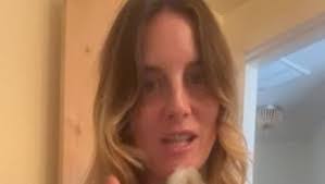 Daisy Oz's Instagram, Twitter & Facebook