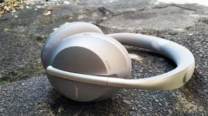 Both quietcomfort 35 headphones ii and bose noise cancelling headphones 700 are wireless bluetooth headphones. Bose Noise Cancelling Headphones 700 Class Leading Cans With A Striking Design Techradar