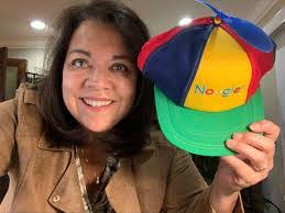 Elaine Hanscom's Instagram, Twitter & Facebook