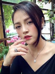 Anh thư từng tham gia bộ phim truyền hình gây sốt là về nhà đi con với vai phụ nhưng để lại nhiều ấn tượng với nhan sắc xinh đẹp. Vá»¥ Diá»…n Vien Thu Quá»³nh Nghi Lá»™ Clip Nong Trang Tráº§n Giáº£i Oan Phá»¥ Ná»¯ Sá»©c Khá»e