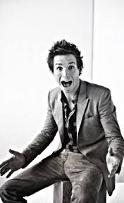 Eddie Redmayne His Version Of Empty Chairs And Empty Tables Was So Beautiful Eddie Redmayne Les Miserables Eddie