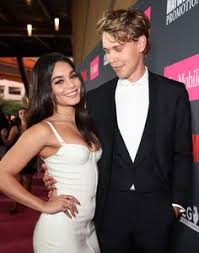 Vanessa hudgens keeps close to boyfriend austin butler at the red carpet premiere of his new show, the shannara chronicles, held at ipic theaters on friday (december 4) in los angeles. 240 Austin Butler Ideas In 2021 Austin Butler Austin Butler