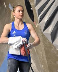 Peser pour définir les normes de cette 6g et ne pas se faire distancer comme elle l'a été avec la 5g, pour laquelle le chinois huawei a pris le leadership mondial. Julia Chanourdie Photos Facebook