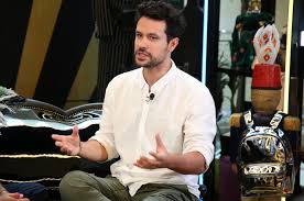 Πατέρας θα γίνει σε λίγους μήνες ο ορφέας αυγουστίδης. Orfeas Aygoystidhs 8a Ginei Gia Prwth Fora Pateras Znews