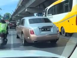 Polisi Tindak Pengemudi Rolls-Royce Berpelat Palsu di Makassar