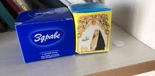 Mavi ve pembe kutu olmak üzere piyasada iki ayrı arap kızı kremi bulunmaktadır. Arap Kizi Kremi Nasil Bir Seydir Fiyati Nedir Kullananlar Ne Diyor Kombin Kadin