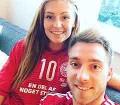 Subito è accorsa in campo lei, sabrina, in lacrime, indosso la maglia della danimarca: Top 40 Hottest Premier League Players Wags 2021 Pics Stories Page 34 Of 39