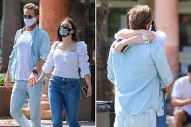 Jul 12, 2021 · maybe you know about kelly clarkson very well but do you know how old and tall is she, and what is her net worth in 2021? Sophia Bush Gets Cozy With New Beau