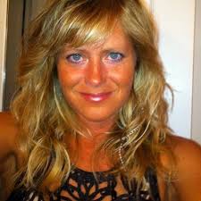 Julie Bumgardner's Instagram, Twitter & Facebook