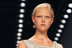 Browse 500 anne sophie pic stock photos and images available, or start a new search to explore. Anne Sophie Monrad Magerwahn Fuhrte Sechs Jahre Zum Ausfall Der Periode Gala De