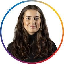 Sarah Valen's Instagram, Twitter & Facebook