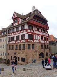 Der name dürer leitet sich indirekt vom ungarischen ajtósi ab. Albrecht Durer Haus Wikipedia