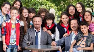 Tutti i soldi del mondo. La Scuola Piu Bella Del Mondo Trama Cast E Streaming Del Film