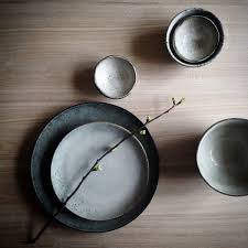 Broste Copenhagen Nordic Sand 2er Set Schalen Schussel Mit Fuss Broste Copenhagen Broste Geschirr Serien Nordic Sand Steingut Geschirr Geschirr Grau Geschirr