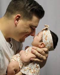 Maxine's first pumpkin patch visit 🎃🤎