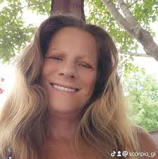 Elaine Riddle's Instagram, Twitter & Facebook