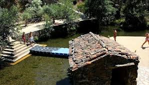 Moradia com quintal, garagem, adega e diversos anexos. Qualidade Ouro Em 17 Praias Fluviais Da Beira Interior