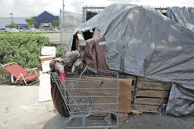 Homeless settling in, in Iwilei