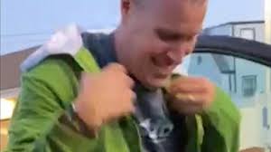 Man dresses as Buddy from Elf to meet father for first time