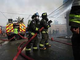Tradicionalmente realizan su trabajo mediante bombas hidráulicas, que se utilizaban para sacar agua de pozos. Featured Post Dicy M Voluntarios Del Cuerpo De Bomberos Conchali Huechuraba Realizando Labores De Extincion En 2da Alarma De Incendio En Las Calles Inocenc
