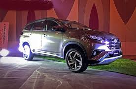 It is available in 5 colors, 2 variants, 1 engine, and 1 transmissions option: 2019 Toyota Rush Is Inspired By Its Bigger And Older Brother The Fortuner 2021 2022 New Suv