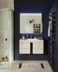 La petite salle de bain est une place d'honneur de la décoration. Modele De Petite Salle De Bain Comment Amenager Une Salle D Eau Etroite Lapeyre