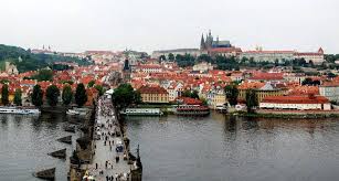 Printre principalele atracţii turistice se numără podul carol, piaţa vechiului oraş, castelul praga şi ceasul astronomic, scrie adevarul.ro. Unde SÄƒ Mergi La Praga Ce SÄƒ Vezi In Praga AtracÈ›ii Principale