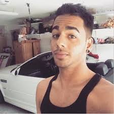 Moukakos™ (@ItsMoukakos)