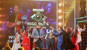 Bigg boss malayalam season 3 premiered on sunday with superstar mohanlal as its host. Bigg Boss Malayalam Season 1 2018 Contestants Highlights Winner News Bugz