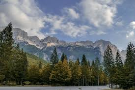 8 Tempat Menarik Di Balkan Pemandangan Indah Popular Natural Landmarks Travel Landmarks