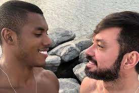 Modelo baiano casado com prefeito de cidade paulista chama atenção na web  com abdômen definido: "Dieta da batata doce"