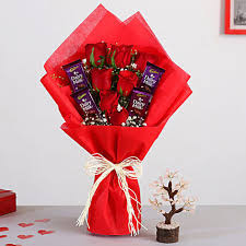 Buying a valentine's day gift for your boyfriend can either bring flutters of excitement or a pit of dread. Valentine Gifts For Him Online Best Romantic Valentine S Day Gifts For Men In India Ferns N Petals