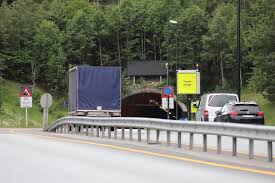E134 # oslofjordtunnelen i retning mot drøbak: Nyhet Trafikk Vogntog Fikk Stans Oslofjordtunnelen Apen I En Retning