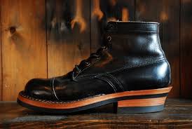 ホワイツのオールソール交換 オリジナルに近い仕様でお修理しております ５ｍｍ ３ｍｍのダブルミッドソールで厚すぎず薄すぎずといったところでしょうか サイドに傷がつき色が濃くなればまた違った顔つきなりそうです オールソール交換 ｖ ブート ホワイツ 靴