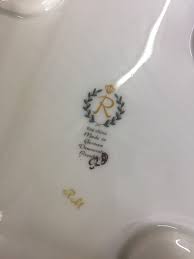Stylized laurel wreath, 'fine china' and 'made in germany'. Reichenbach Fine China Mobeltreff Recklinghausen Kuchen Entrumpelung Haushaltsauflosung