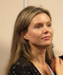 Chloe Annett's Instagram, Twitter & Facebook