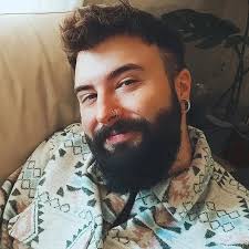 Abro hilo ¿Si te presentan este contrato lo firmarias? Primer año: 300€ al  mes Segundo año: 500€ al mes Tercer año: 800€ al mes Cuarto año: 5000€ al  mes Quinto año: 10000€ al mes