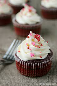Here are a few tips that show you how to colour white chocolate perfectly every time. Red Velvet Cupcakes With White Chocolate Frosting No Food Coloring Taste And Tell