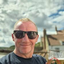 Who ever chucked themselves into the canal off their nuts like these lads  did 😂😂😂🎧🎹🎶