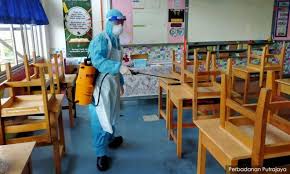 The malaysian public has been fed with the false information that the matriculation program is a very easy program that is intended to produce large quantities of mediocre students and that stpm is a very much harder. Kolej Matrikulasi Negeri Sembilan Asrama
