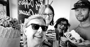 Nicole Michelotti's Instagram, Twitter & Facebook