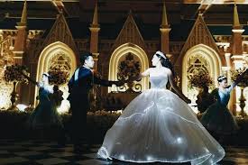 10 Celebrities Who Wore Vera Wang On Their Wedding Day Light Up Dresses Ball Gown Wedding Dress Wedding
