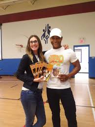 HallerHawks على X: "Just hanging out with Errol Lee... #errolleeC2C. Family  concert tonight! https://t.co/W9tcQB5Crx"