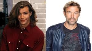 Profitant de l'absence des filles, laly vide le saladier de fraises prévu pour le petit déjeuner. De Helene Et Les Garcons Aux Mysteres De L Amour Voici L Avant Apres Des Acteurs La Roche Sur Yon Maville Com