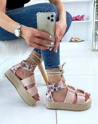 Découvrez la collection de chaussures compensées pour femme sur besson chaussures. Chaussures Compensees Pas Cheres Femme Modress