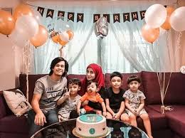 114,312 likes · 16 talking about this. Suami Tak Izin Izreen Azminda Berlakon Takut Keluarga Terabai Saya Pula Jenis Tak Percaya Orang Jaga Anak Hiburan Mstar