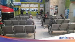 We did not find results for: Batal Mudik Warga Berdatangan Urus Refund Tiket Kereta Di Stasiun Gambir